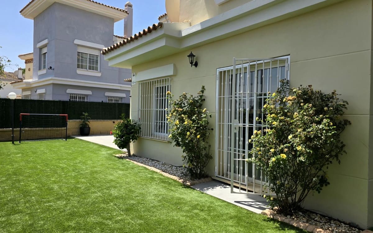 5 sovrum Villa till salu i La Cala Hills med pool - 895 000 € (Ref: 10019960)
