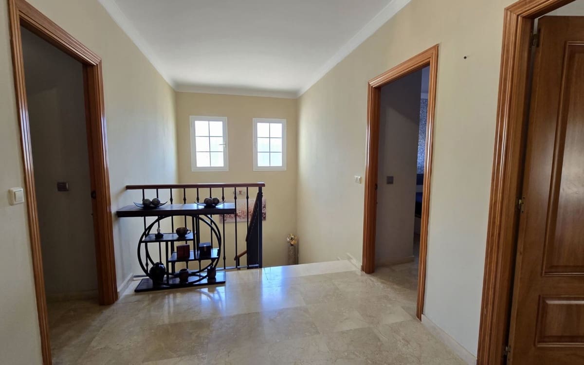 5 sovrum Villa till salu i La Cala Hills med pool - 895 000 € (Ref: 10019960)