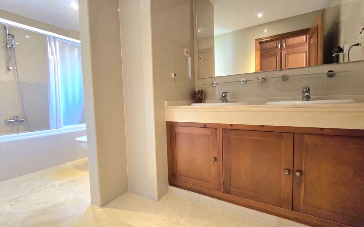 5 sovrum Villa till salu i La Cala Hills med pool - 895 000 € (Ref: 10019960)