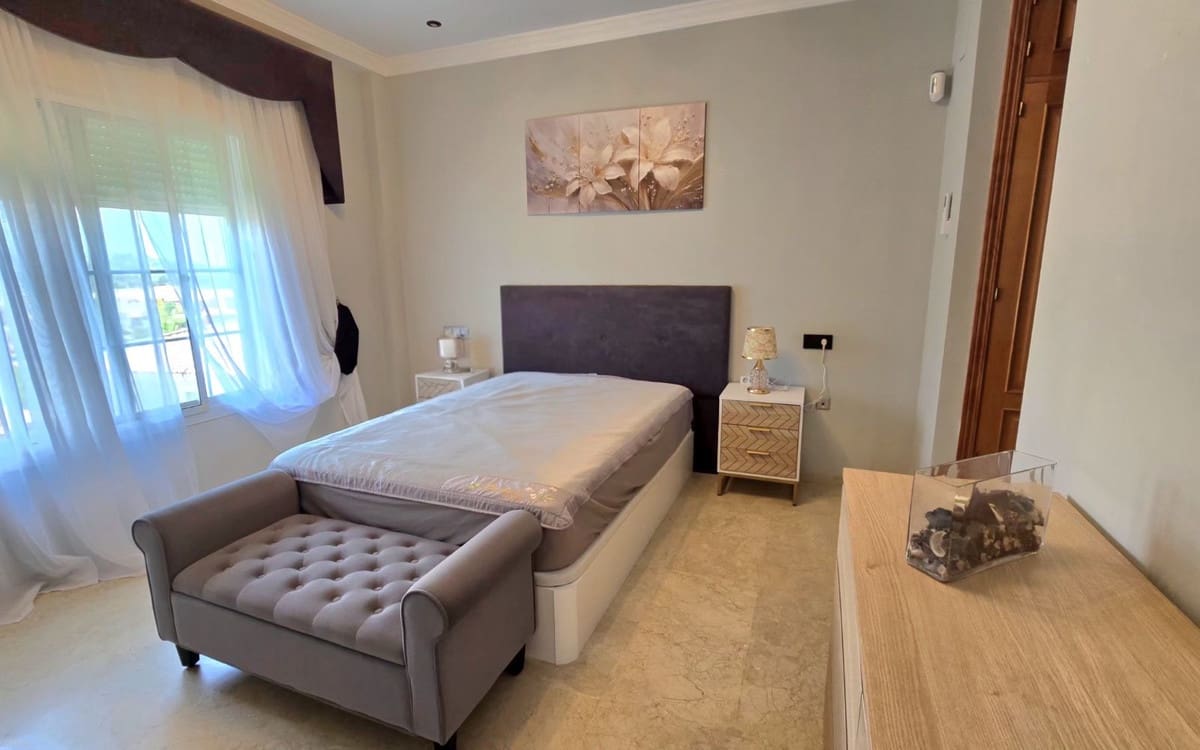 5 sovrum Villa till salu i La Cala Hills med pool - 895 000 € (Ref: 10019960)
