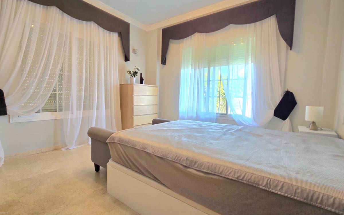 5 sovrum Villa till salu i La Cala Hills med pool - 895 000 € (Ref: 10019960)
