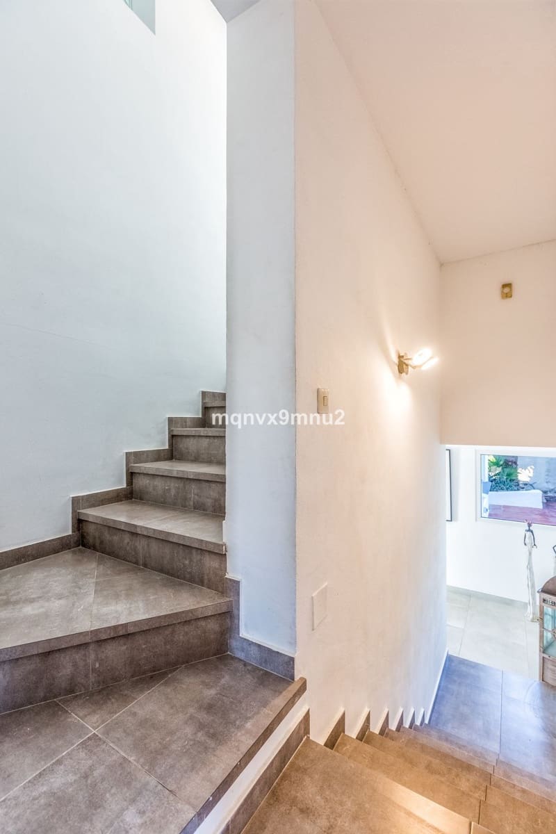 5 chambre Villa/Maison à vendre à El Chaparral avec piscine garage - 1 399 999 € (Ref: 10019964)