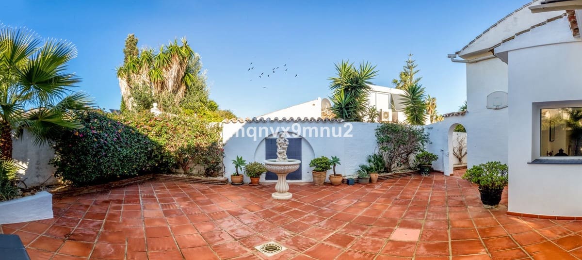 5 chambre Villa/Maison à vendre à El Chaparral avec piscine garage - 1 399 999 € (Ref: 10019964)