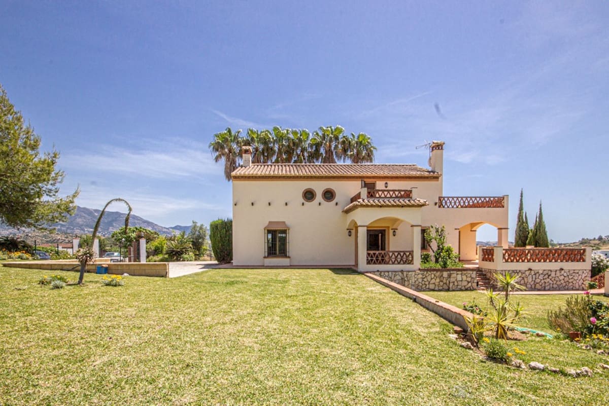 3 sypialnia Willa na sprzedaż w La Cala de Mijas z basenem - 880 000 € (Ref: 10019965)