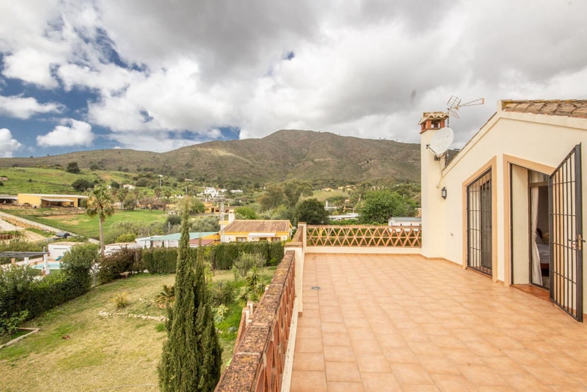 3 sypialnia Willa na sprzedaż w La Cala de Mijas z basenem - 880 000 € (Ref: 10019965)