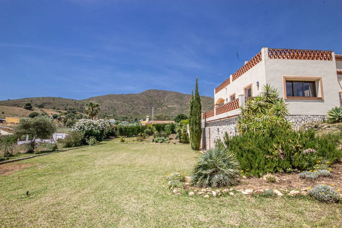 3 sypialnia Willa na sprzedaż w La Cala de Mijas z basenem - 880 000 € (Ref: 10019965)