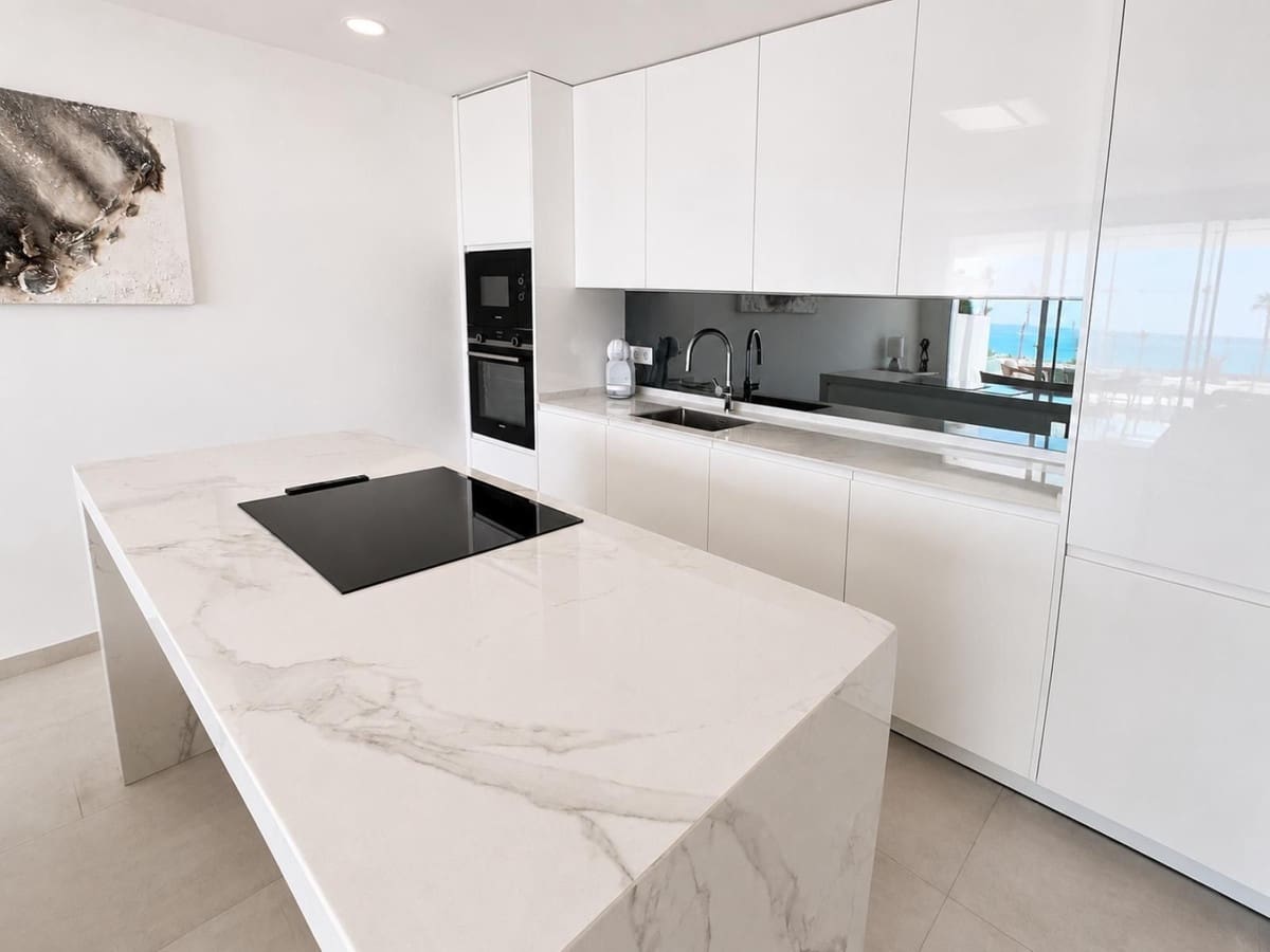 3 slaapkamer Appartement te koop in La Cala de Mijas met zwembad - € 990.000 (Ref: 10019968)