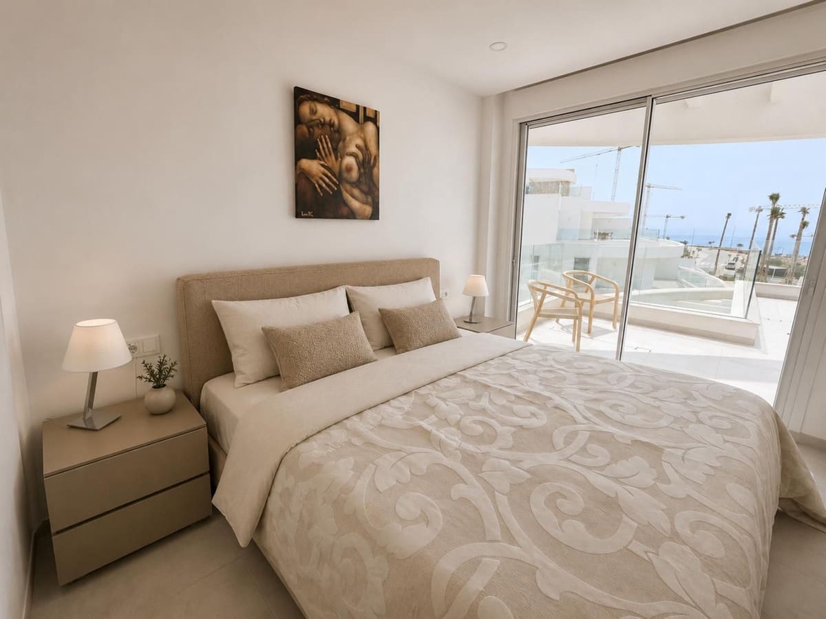3 slaapkamer Appartement te koop in La Cala de Mijas met zwembad - € 990.000 (Ref: 10019968)