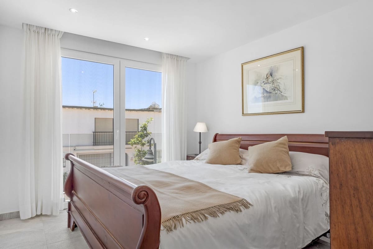 3 bedroom Townhouse for sale in La Cala de Mijas - € 980,000 (Ref: 10019971)