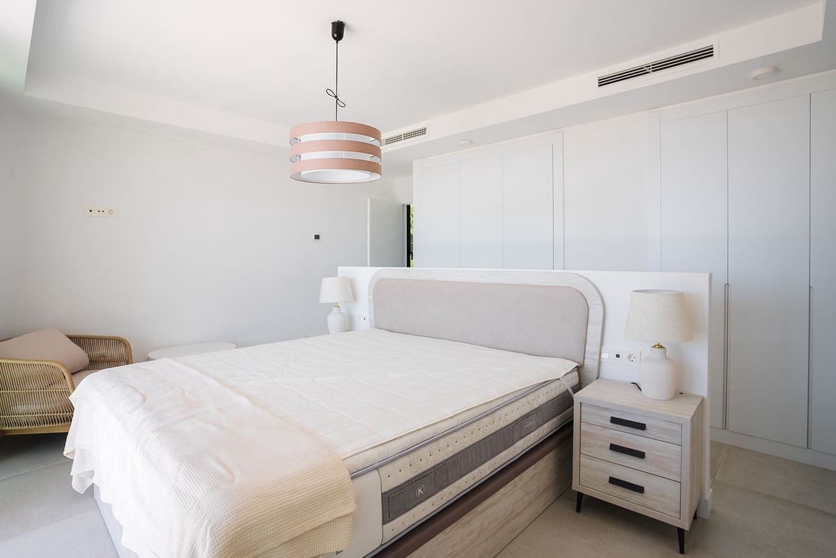 4 quarto Casa em Banda para venda em El Chaparral com piscina - 899 900 € (Ref: 10019972)