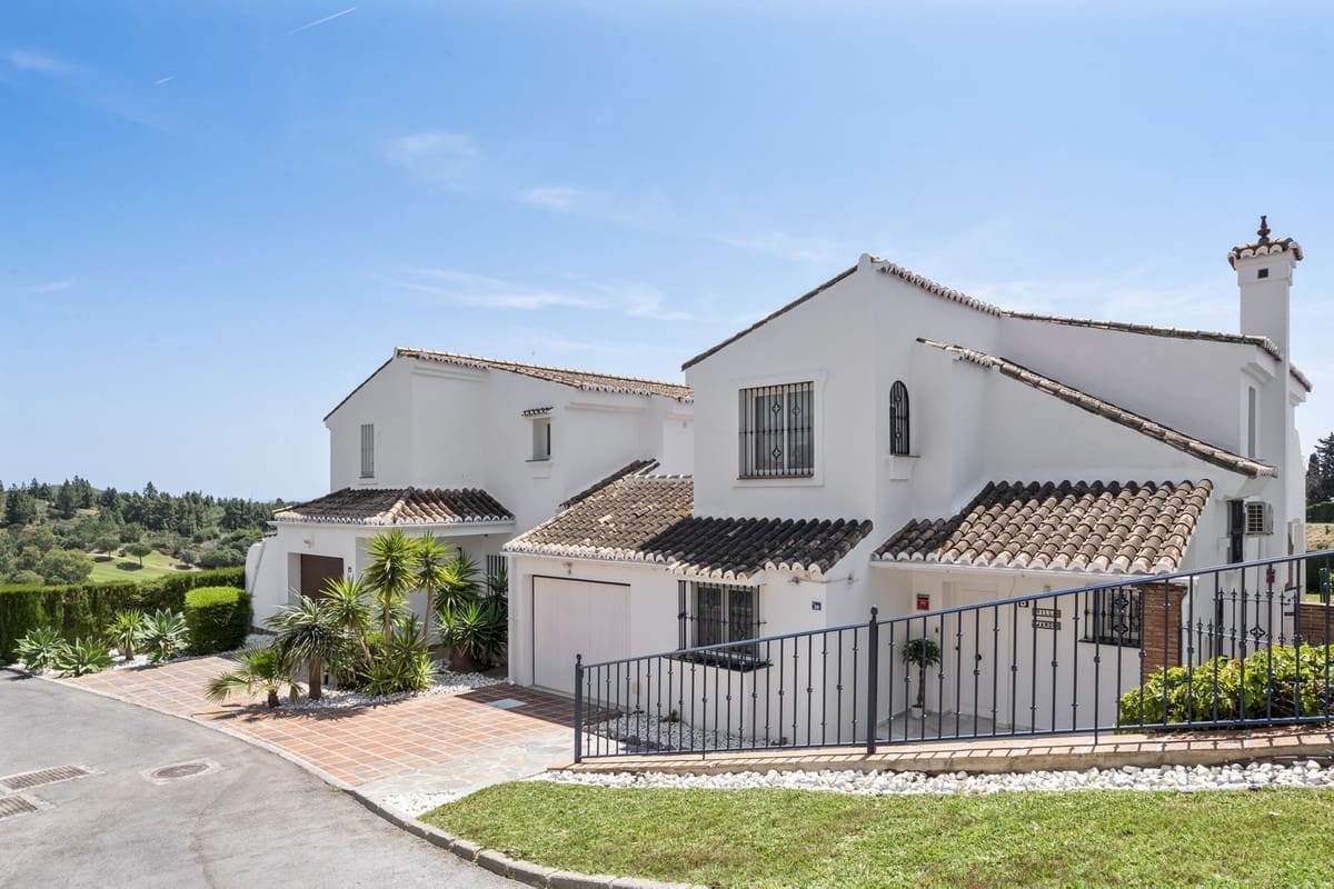 3 bedroom Villa for sale in El Chaparral with pool garage - € 875,000 (Ref: 10019976)