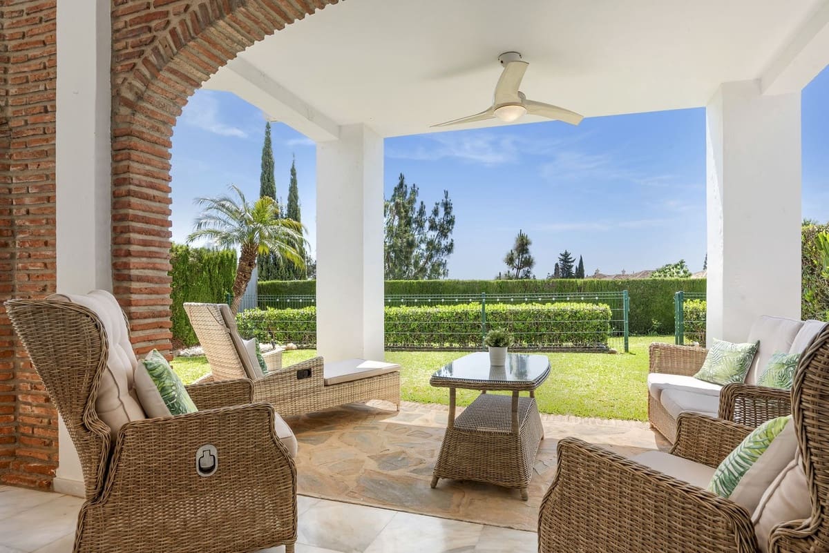 3 bedroom Villa for sale in El Chaparral with pool garage - € 875,000 (Ref: 10019976)
