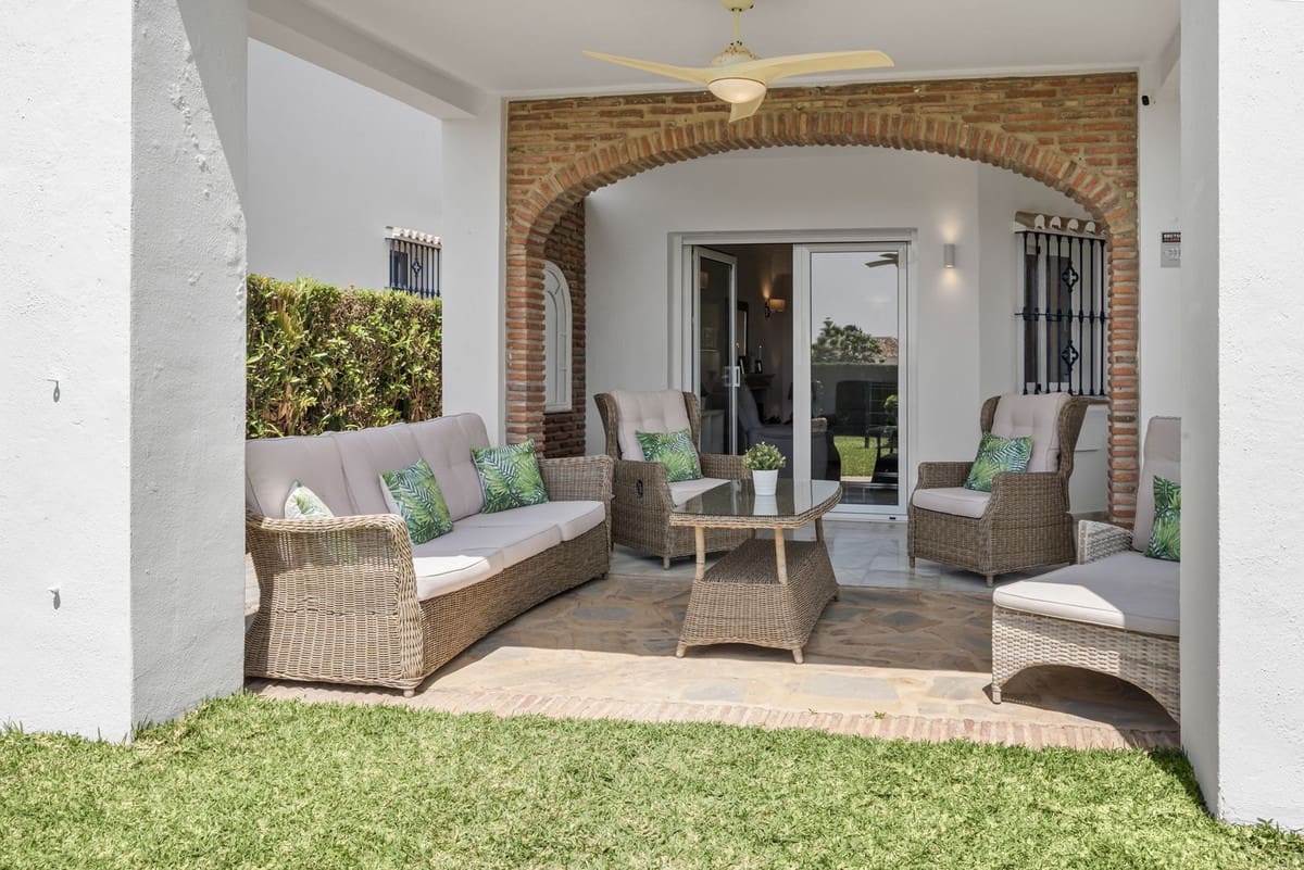 3 bedroom Villa for sale in El Chaparral with pool garage - € 875,000 (Ref: 10019976)