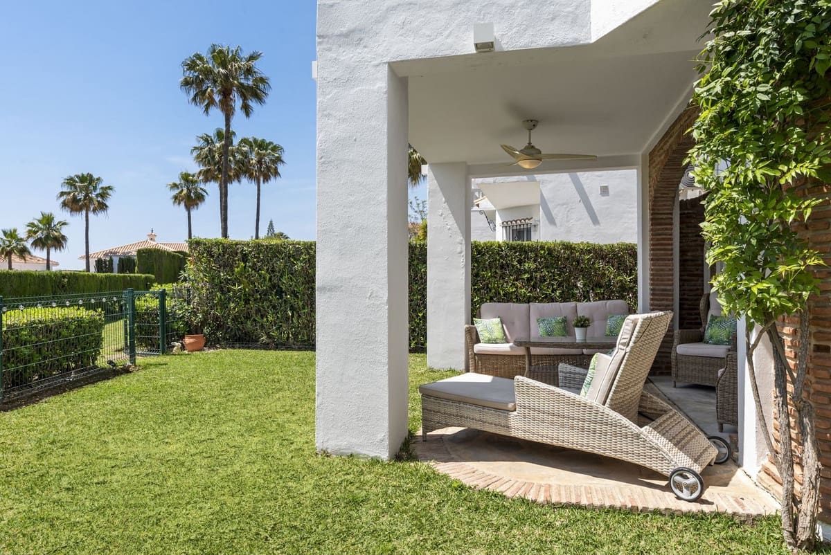 3 bedroom Villa for sale in El Chaparral with pool garage - € 875,000 (Ref: 10019976)