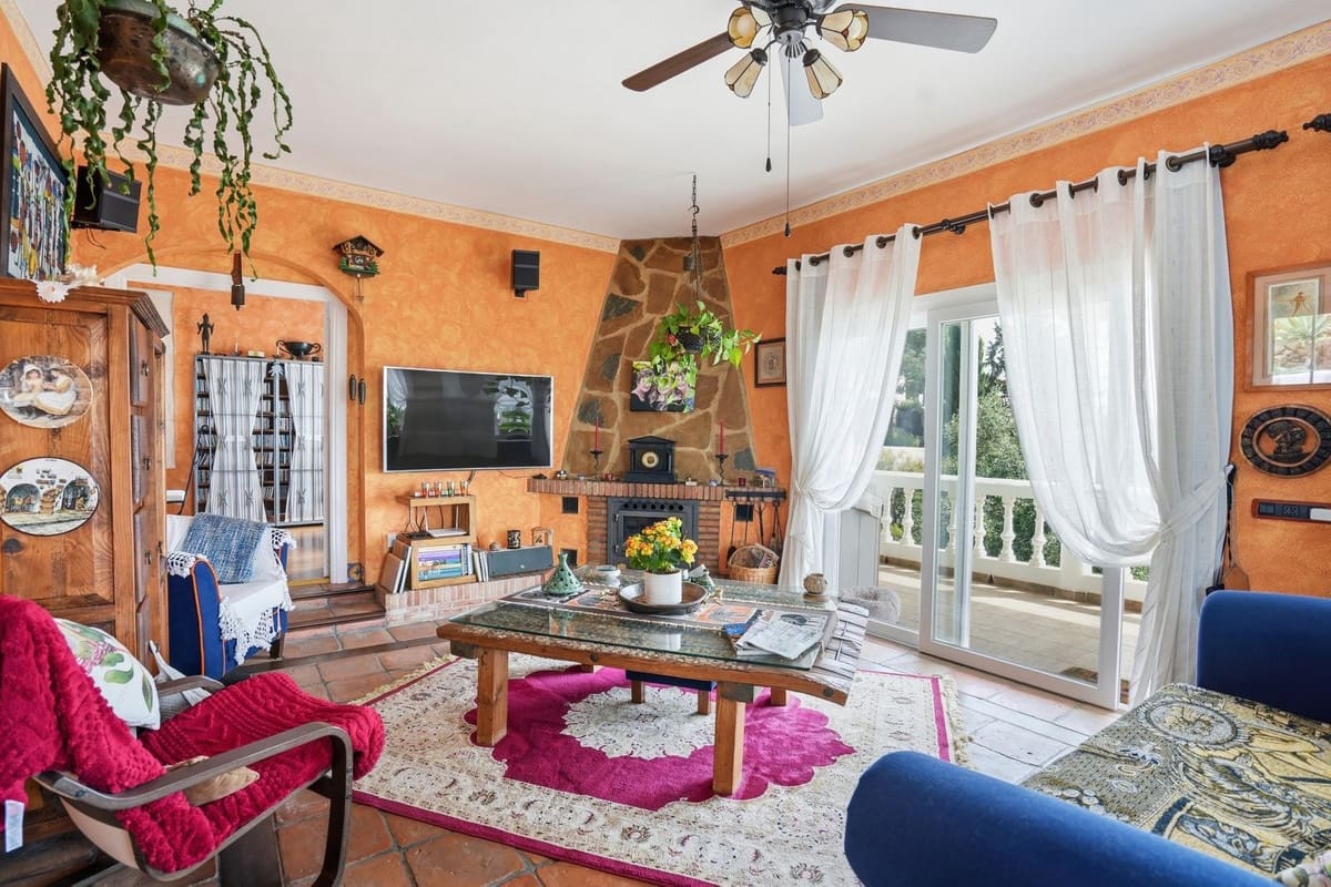 3 slaapkamer Villa te koop in La Cala de Mijas met zwembad - € 900.000 (Ref: 10019977)