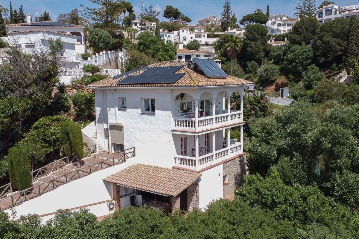 3 slaapkamer Villa te koop in La Cala de Mijas met zwembad - € 900.000 (Ref: 10019977)