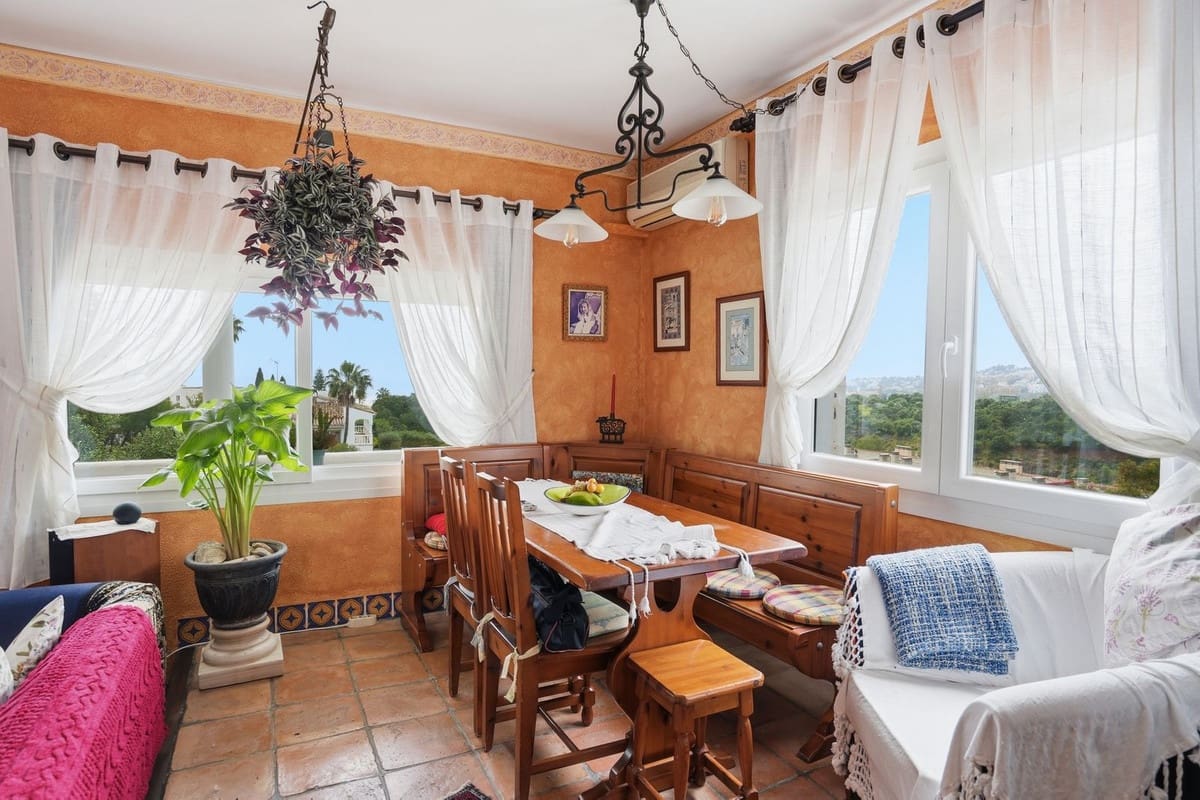 3 slaapkamer Villa te koop in La Cala de Mijas met zwembad - € 900.000 (Ref: 10019977)