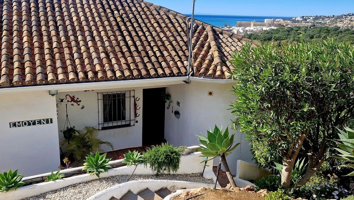 3 slaapkamer Villa te koop in La Cala de Mijas met zwembad - € 900.000 (Ref: 10019977)