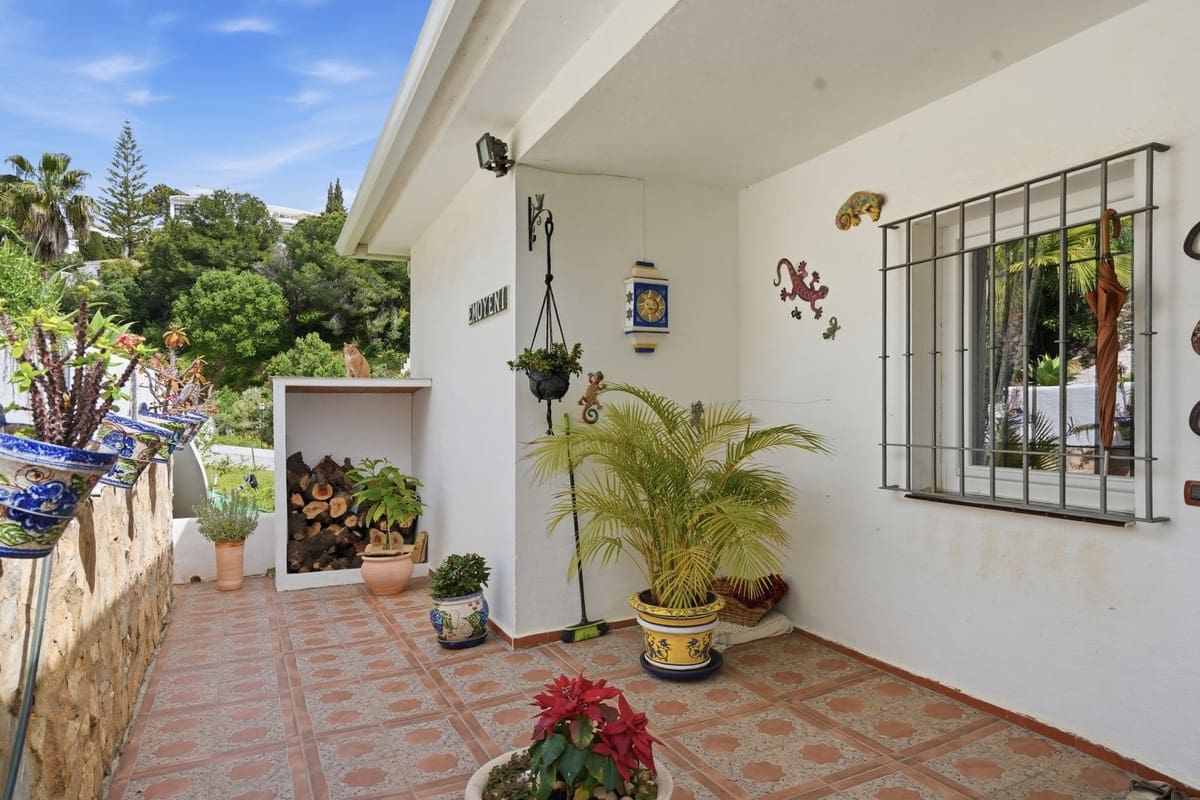 3 slaapkamer Villa te koop in La Cala de Mijas met zwembad - € 900.000 (Ref: 10019977)
