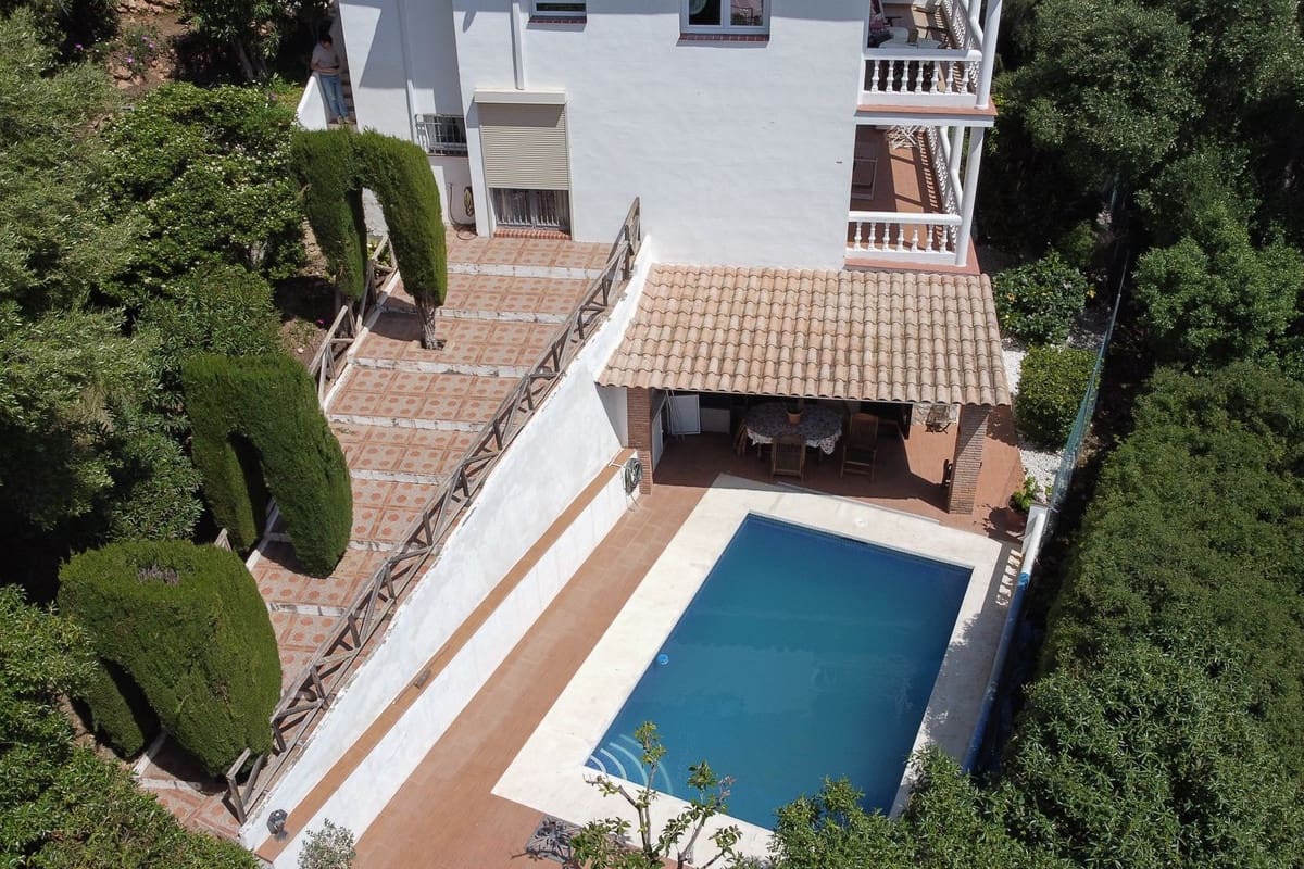 3 slaapkamer Villa te koop in La Cala de Mijas met zwembad - € 900.000 (Ref: 10019977)