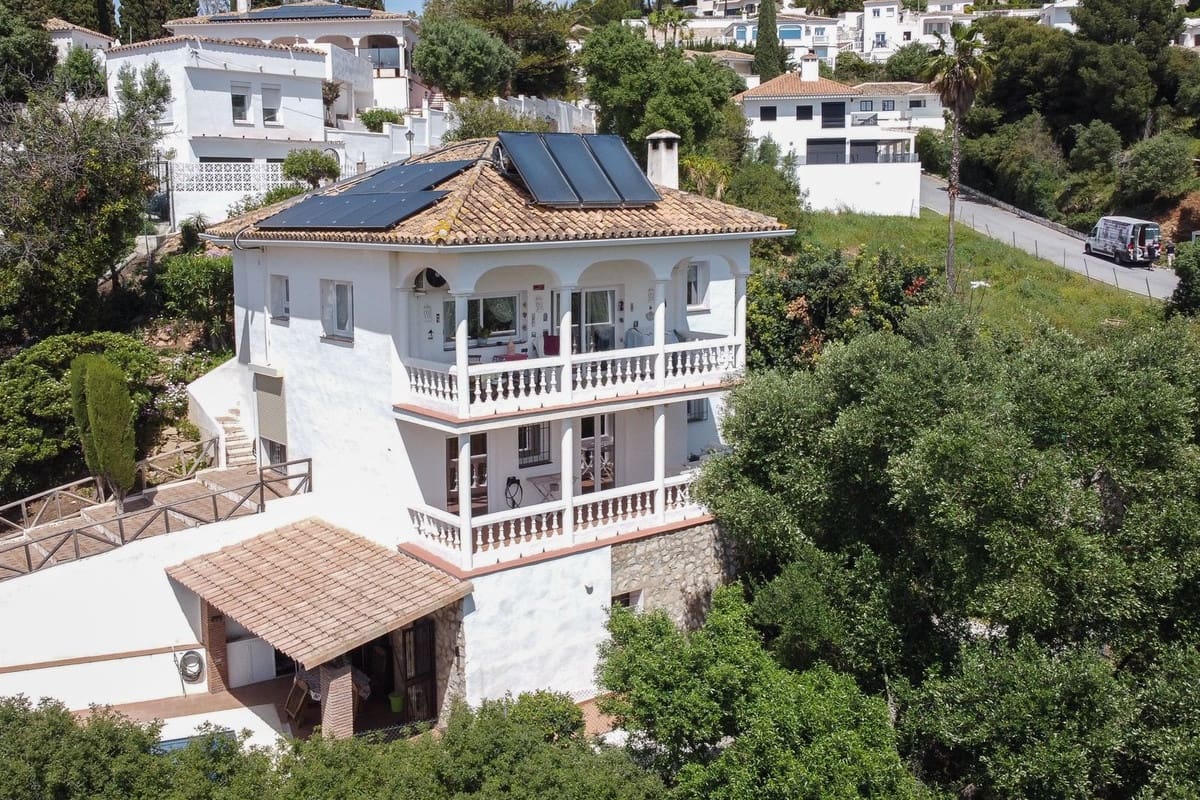 3 slaapkamer Villa te koop in La Cala de Mijas met zwembad - € 900.000 (Ref: 10019977)
