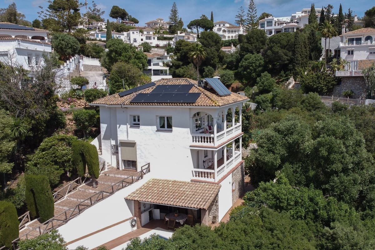 3 slaapkamer Villa te koop in La Cala de Mijas met zwembad - € 900.000 (Ref: 10019977)