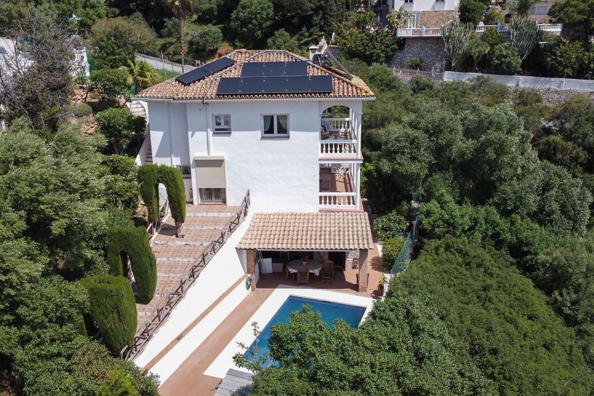 3 slaapkamer Villa te koop in La Cala de Mijas met zwembad - € 900.000 (Ref: 10019977)