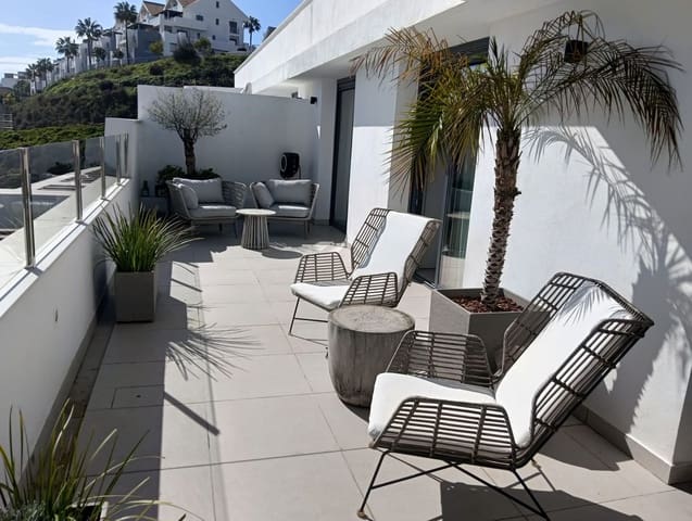 Apartamento de 2 habitaciones en La Cala de Mijas, Mijas en venta con piscina - 785.000 € (Ref: 10019980)