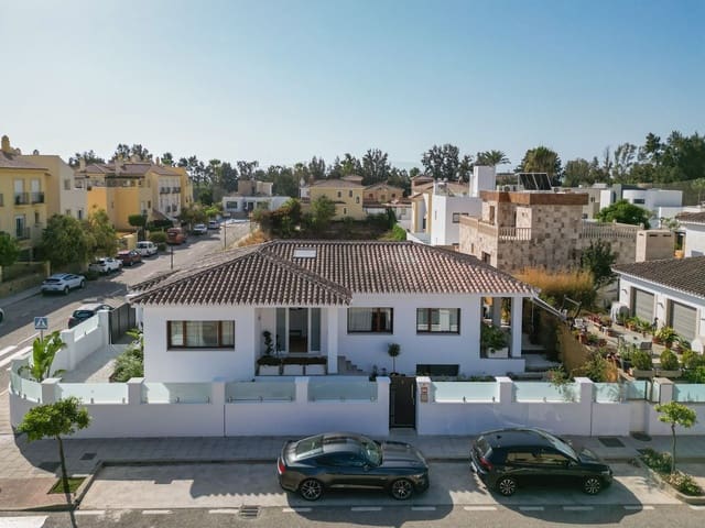 5 sovrum Villa till salu i La Cala de Mijas, Mijas med garage - 1 590 000 € (Ref: 10019982)
