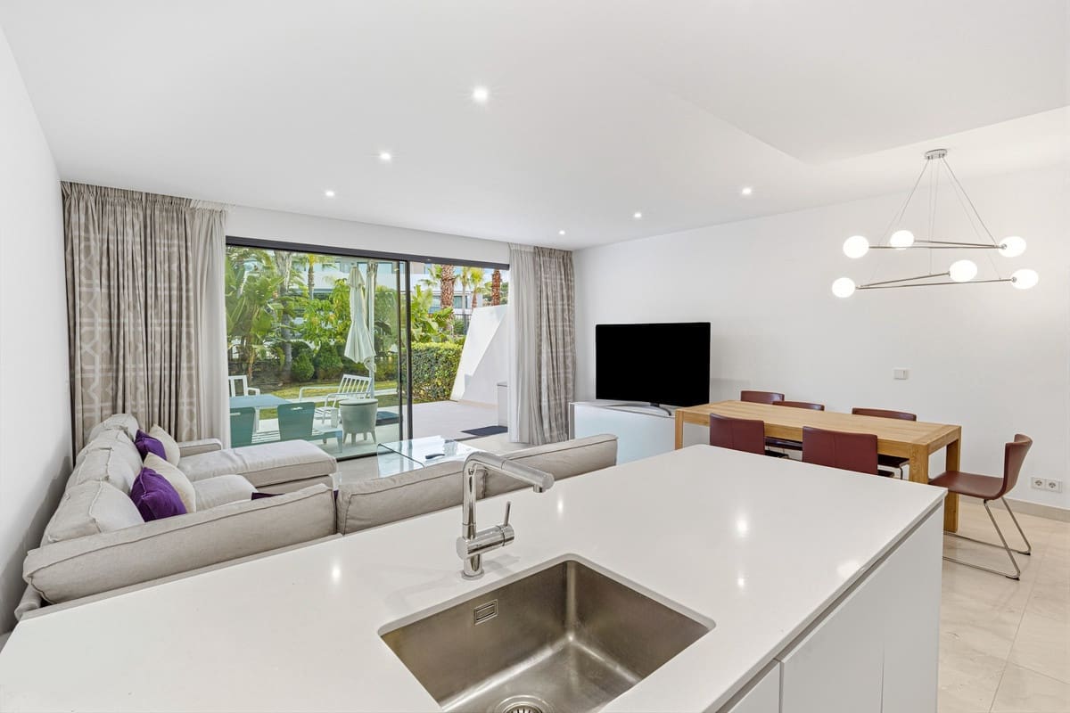 4 quarto Casa em Banda para venda em La Cala de Mijas com piscina - 1 195 000 € (Ref: 10019984)