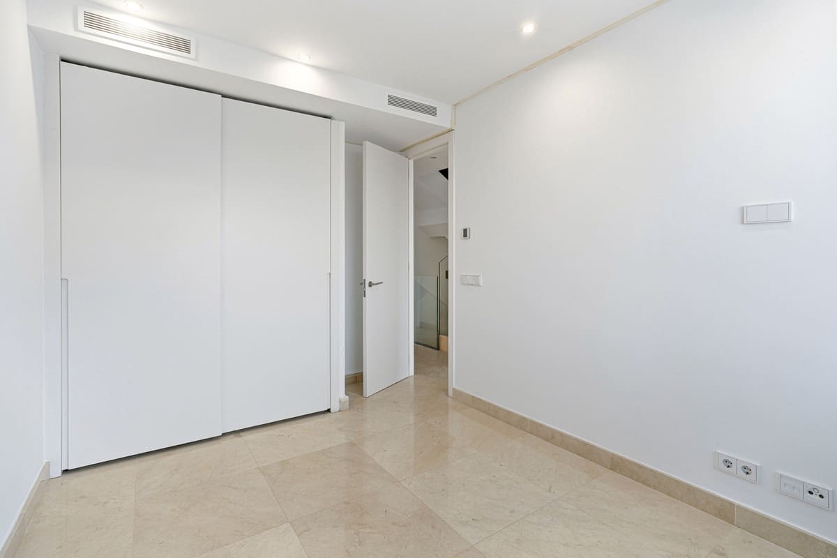 4 quarto Casa em Banda para venda em La Cala de Mijas com piscina - 1 195 000 € (Ref: 10019984)