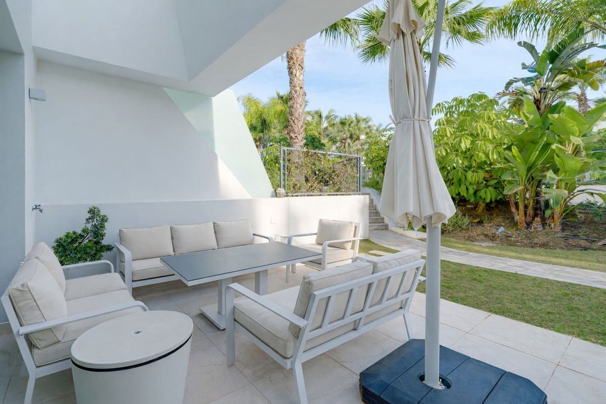 4 quarto Casa em Banda para venda em La Cala de Mijas com piscina - 1 195 000 € (Ref: 10019984)