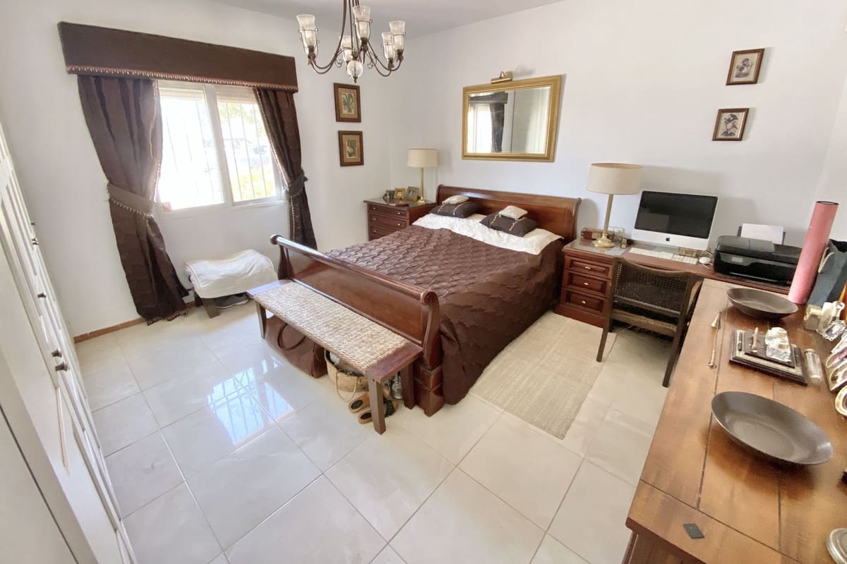 4 slaapkamer Villa te koop in La Cala de Mijas met zwembad - € 779.950 (Ref: 10019986)