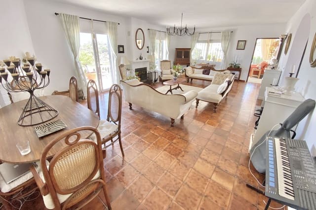 4 slaapkamer Villa te koop in La Cala de Mijas, Mijas met zwembad - € 779.950 (Ref: 10019986)