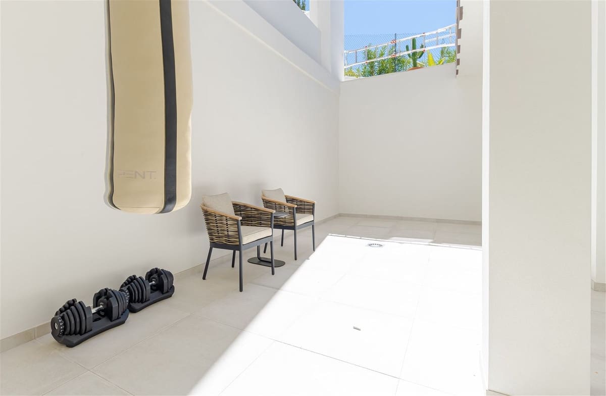 Chalet de 9 habitaciones en Riviera del Sol en venta con piscina garaje - 2.925.000 € (Ref: 10019987)