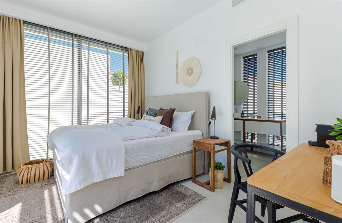 Chalet de 9 habitaciones en Riviera del Sol en venta con piscina garaje - 2.925.000 € (Ref: 10019987)