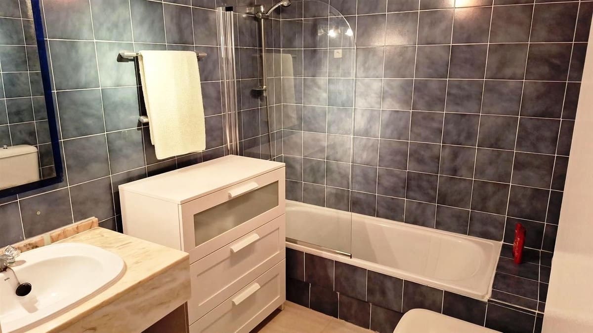 3 quarto Apartamento para venda em La Duquesa / Puerto de la Duquesa - 320 000 € (Ref: 10021733)