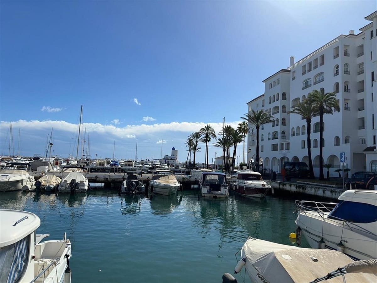 3 quarto Apartamento para venda em La Duquesa / Puerto de la Duquesa - 320 000 € (Ref: 10021733)