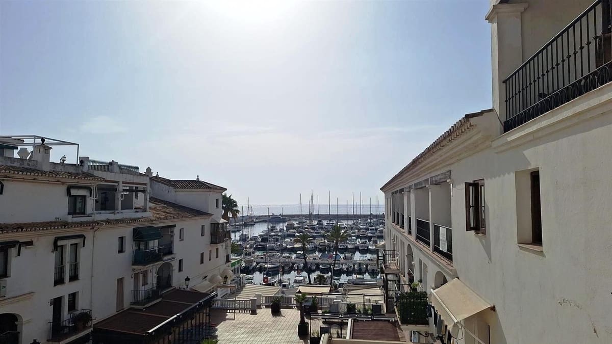 3 quarto Apartamento para venda em La Duquesa / Puerto de la Duquesa - 320 000 € (Ref: 10021733)