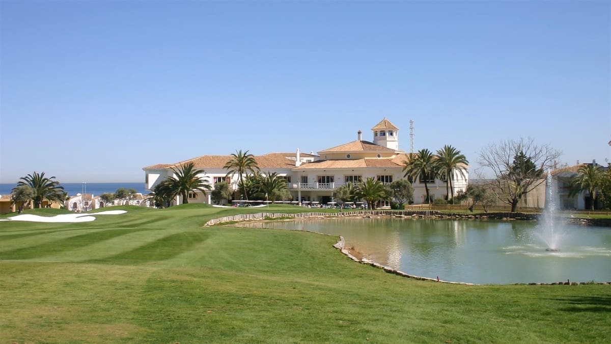 3 quarto Apartamento para venda em La Duquesa / Puerto de la Duquesa - 320 000 € (Ref: 10021733)