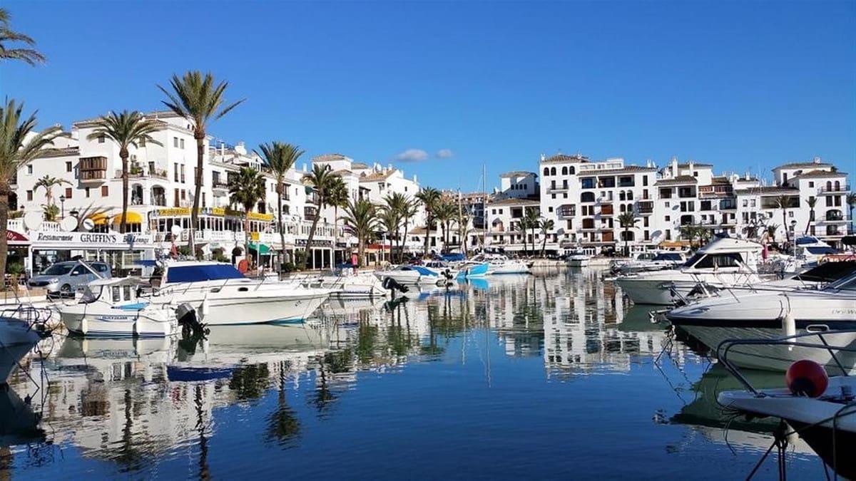 3 quarto Apartamento para venda em La Duquesa / Puerto de la Duquesa - 320 000 € (Ref: 10021733)