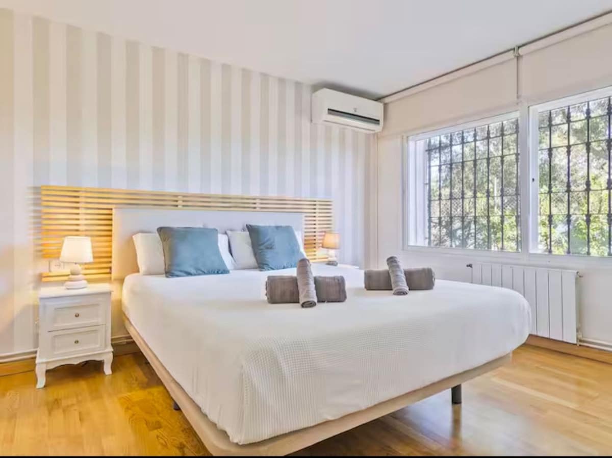 6 bedroom Villa for sale in Elviria with pool - € 1,200,000 (Ref: 10021735)
