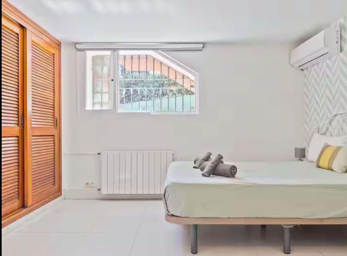 6 bedroom Villa for sale in Elviria with pool - € 1,200,000 (Ref: 10021735)