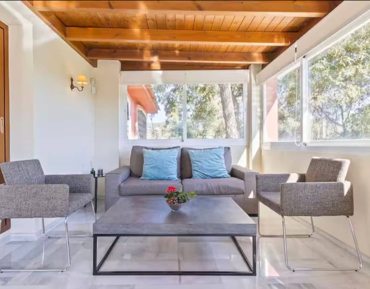 6 bedroom Villa for sale in Elviria with pool - € 1,200,000 (Ref: 10021735)