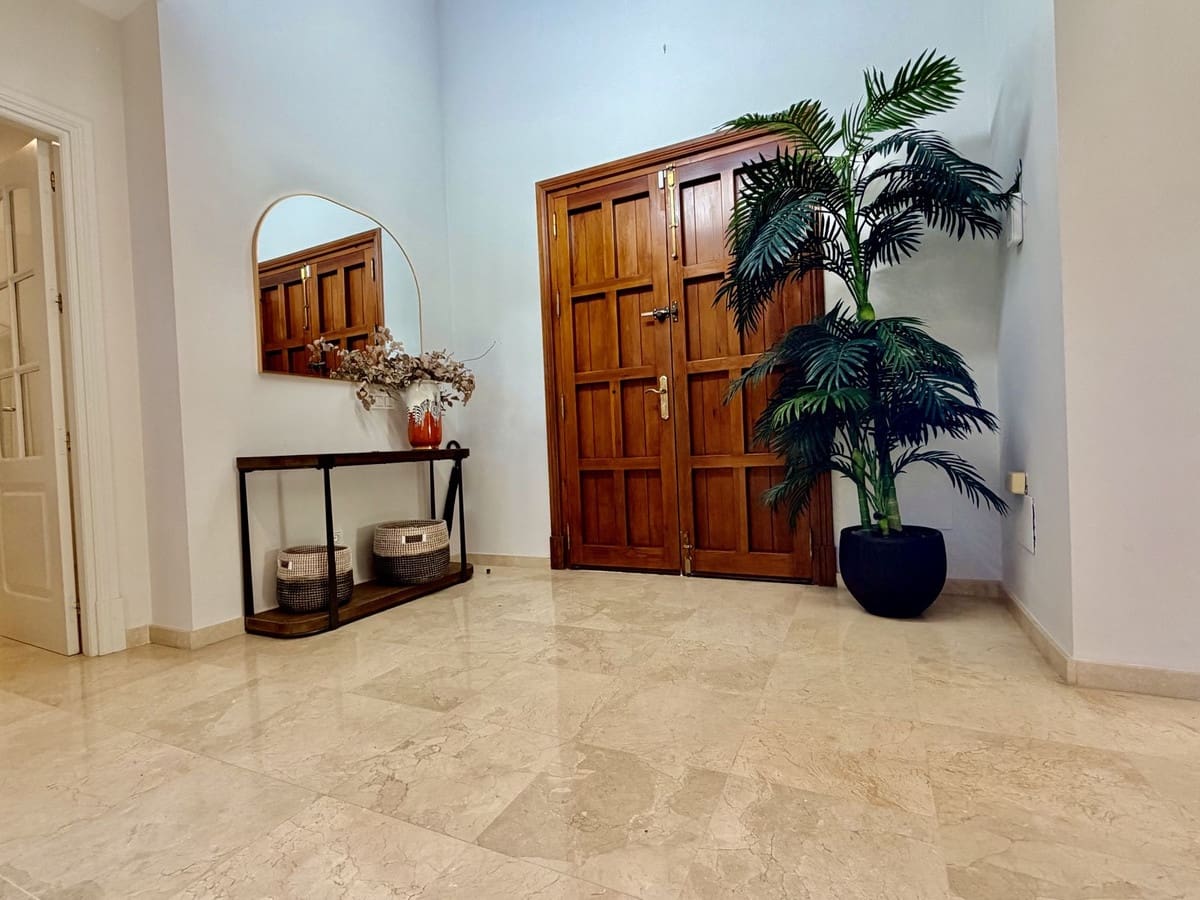 4 sypialnia Willa na sprzedaż w El Rosario z basenem garażem - 1 850 000 € (Ref: 10021737)