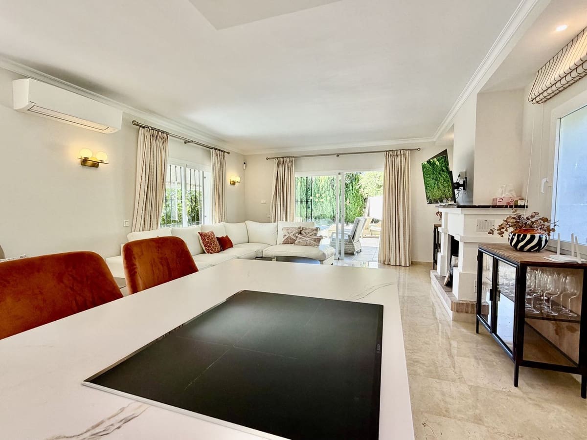 4 sypialnia Willa na sprzedaż w El Rosario z basenem garażem - 1 850 000 € (Ref: 10021737)