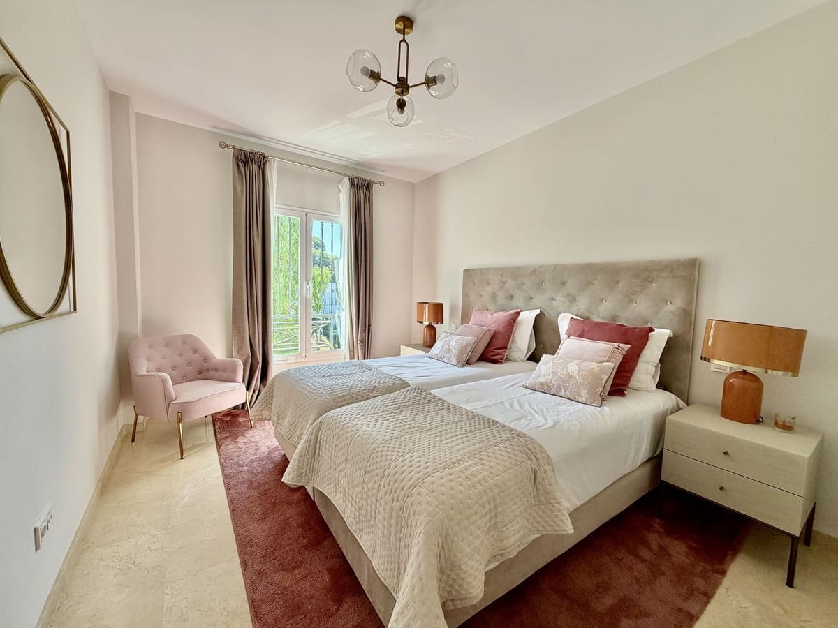 4 sypialnia Willa na sprzedaż w El Rosario z basenem garażem - 1 850 000 € (Ref: 10021737)