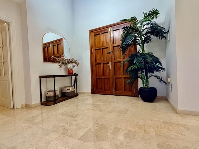 4 slaapkamer Villa te koop in El Rosario, Marbella met zwembad garage - € 1.850.000 (Ref: 10021737)