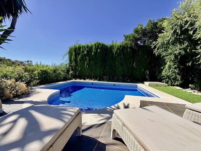 4 slaapkamer Villa te koop in El Rosario, Marbella met zwembad garage - € 1.850.000 (Ref: 10021737)