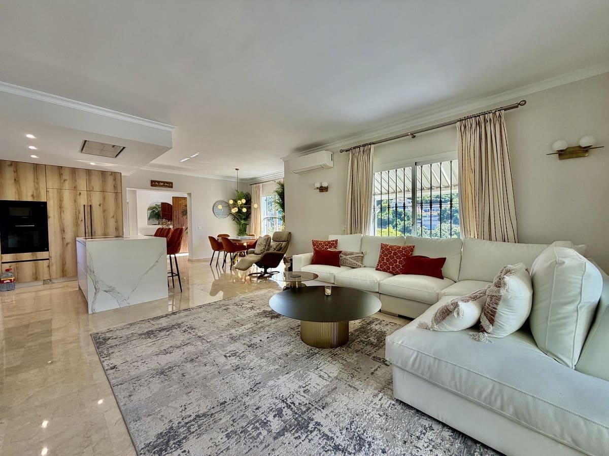 4 sypialnia Willa na sprzedaż w El Rosario z basenem garażem - 1 850 000 € (Ref: 10021737)